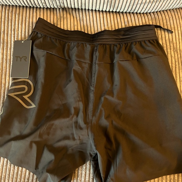 Men’s TYR Hydrosphere Unbroken Unlined 7’ Short - Picture 3 of 4